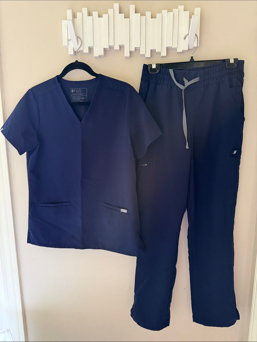 FIGS Navy Blue Scrub Set Casma Top Dowa Straight Leg Pants Women's Medium